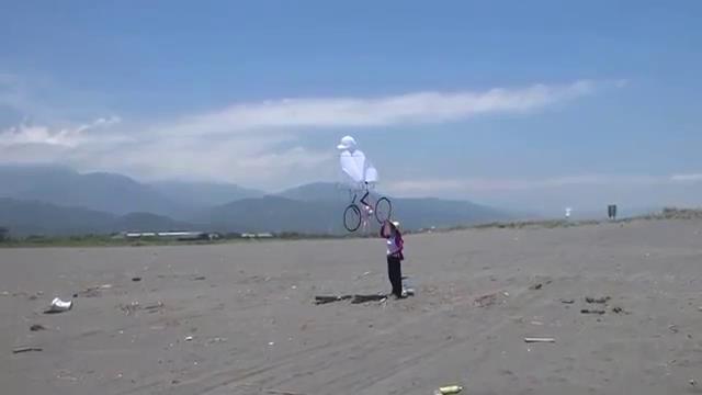 奇妙的自行车风筝。
