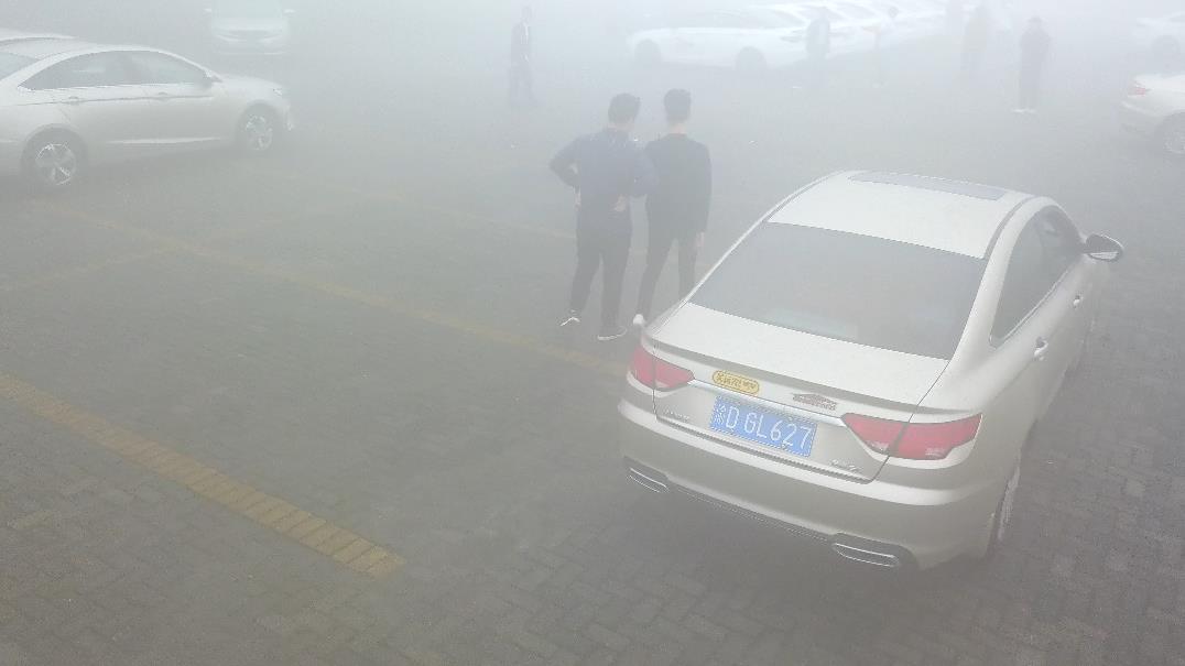 重庆雾都名副其实。

