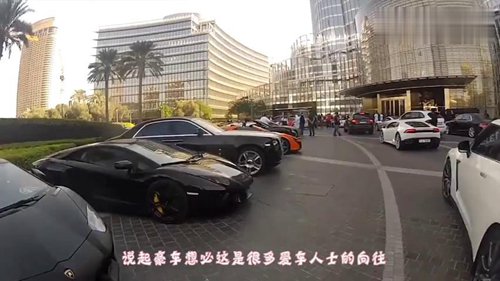 牛人用纸板做了兰博基尼，这太现实了。网友们:喷漆会混淆真假。
