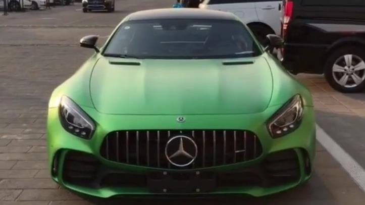  奔驰的性能跑车被称为“绿色魔鬼”