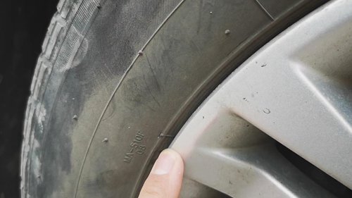 汽车轮胎非常重要。频繁的检查降低了风险。
