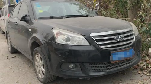 [击败我的中国车]黑色奇瑞E5的真实镜头
