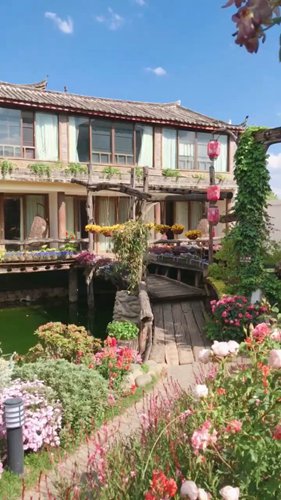 丽江美丽的庭院真是一个梦。
