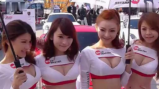 四个火辣的美女站在豪华轿车前！
