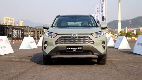 【子弹评车】第五代RAV4荣放场地试驾体验，2.5混动再树新标杆。