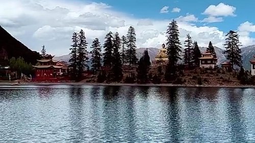 藏族自治州左加湖风景区
