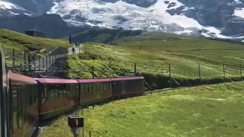 瑞士的女青年峰风景优美迷人。

