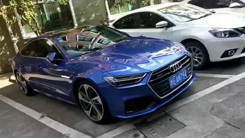 蓝色奥迪A7真的很漂亮。买买买了它
