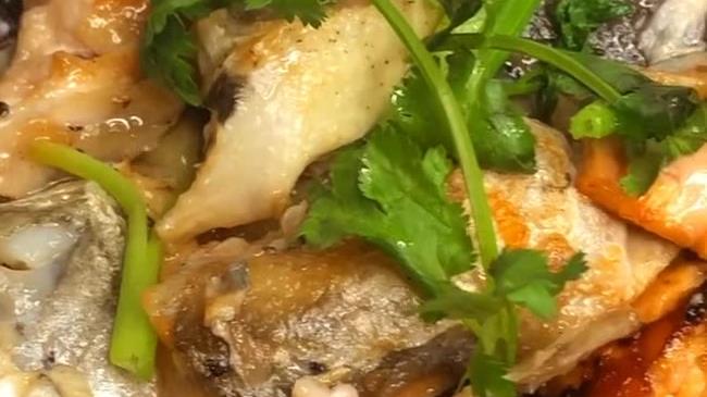 分享美味的食物——砂锅鱼头

